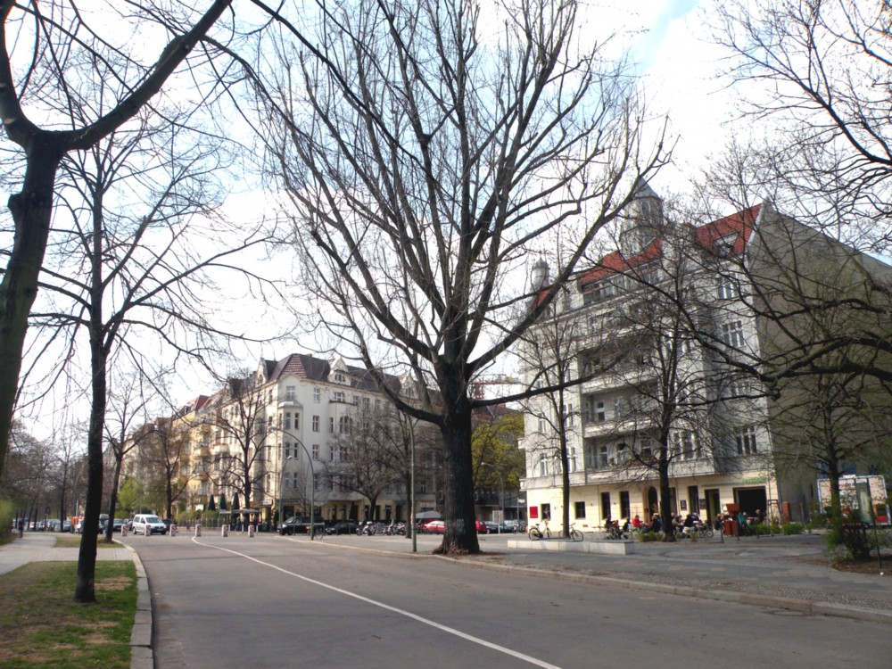 Der Pekinger Platz am Kanalufer