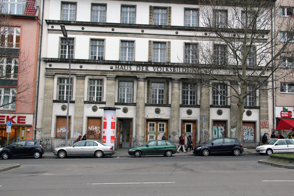 Das ehemalige Haus der Volksbildung in der Badstraße. Der Jugendclub ist jetzt im Erdgeschoss.