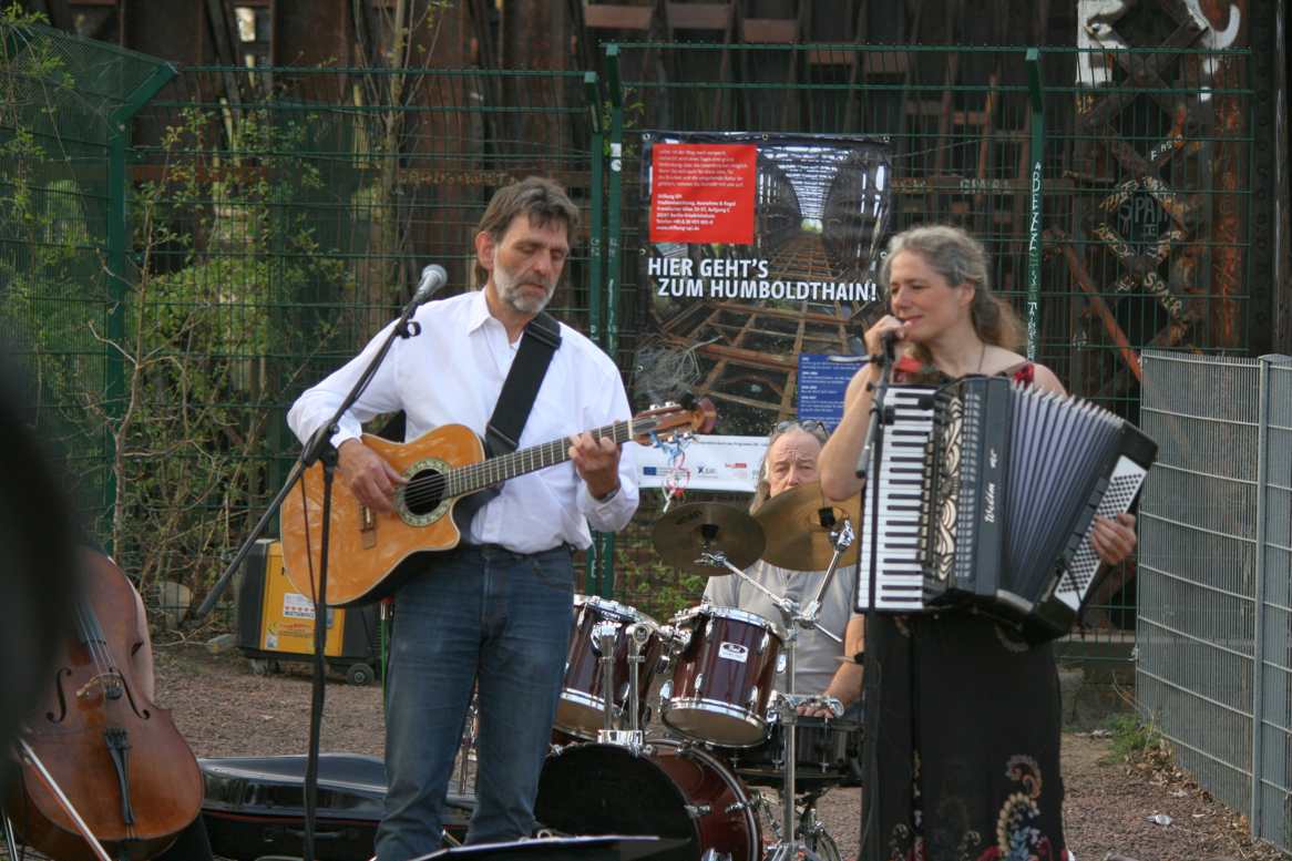 Arno Schmidt beim Konzert vor den Liesenbrücken