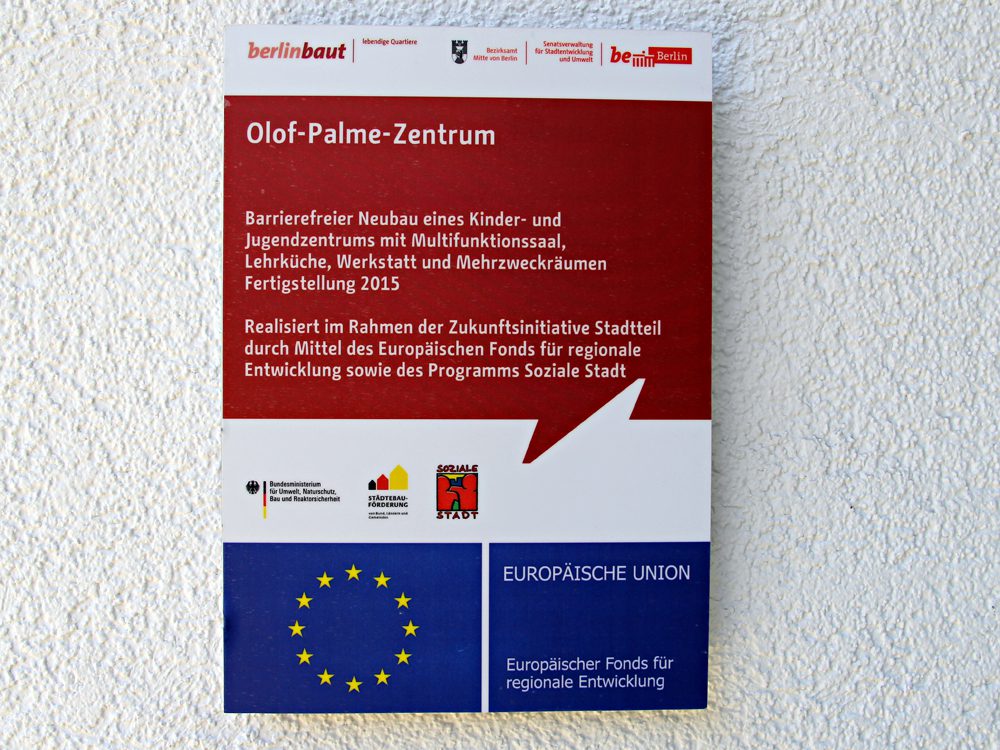 Schild am Eingang des des neuen Olof-Palme-Zentrums. Foto: D. Hensel