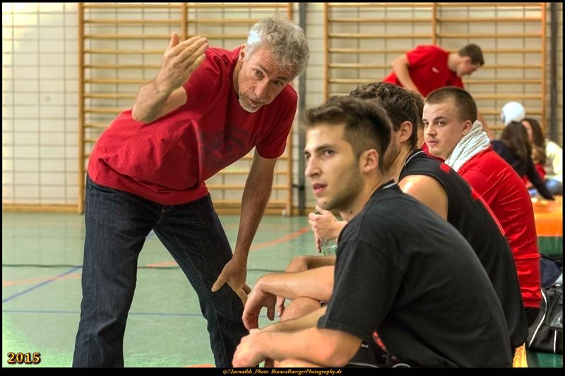 Der neue Trainer der 1. Herren der Weddinger Wiesel, Frank Mazer (links) in Aktion. Foto: Bianca Bürger