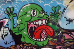 Grafiti eines grünen Monsters. Foto Andrei Schnell.