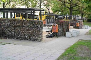 Platz für die Trinker auf Leopoldplatz