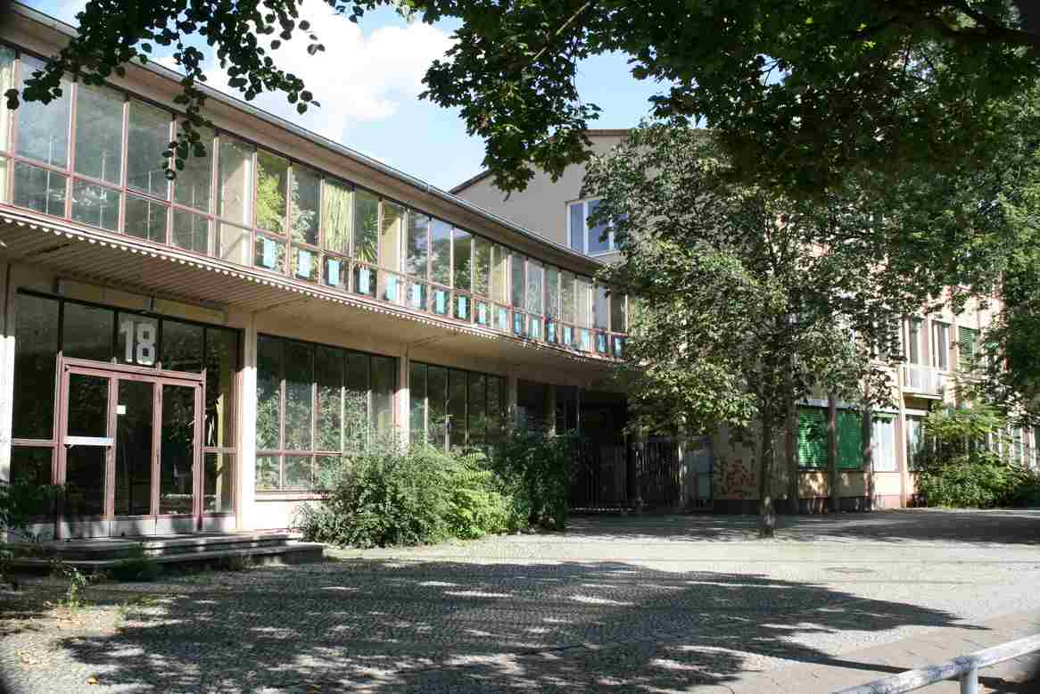 Ansicht der Anna Lindh Grundschule von außen