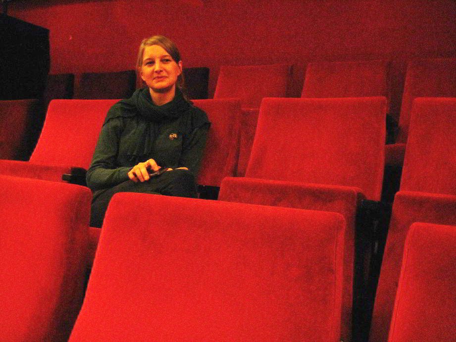 Anne Lakeberg im Kinosaal.