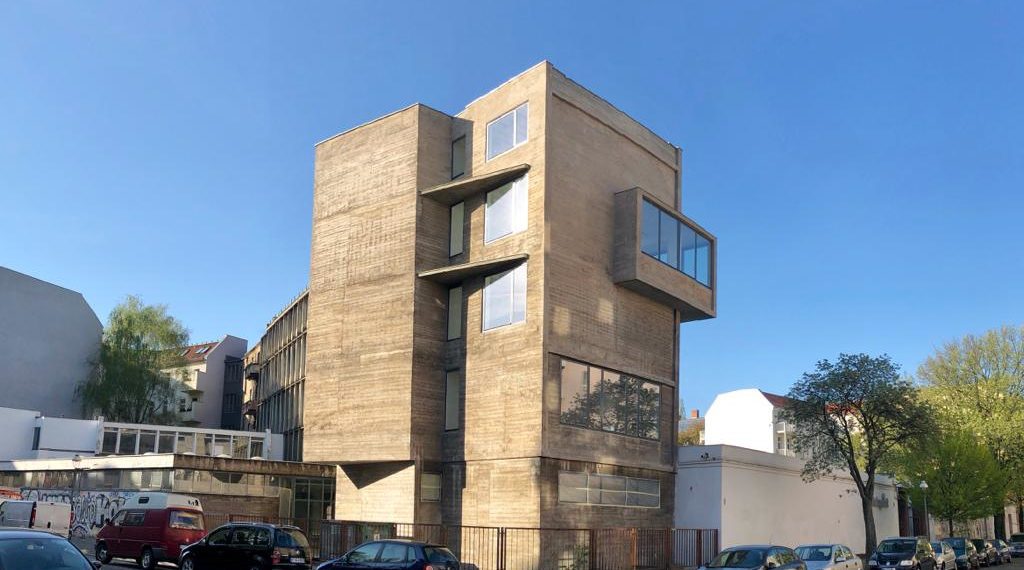 Markantes Eckgebäude der Rotaprintfabrik