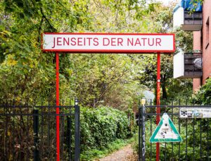 Eingang mit Schild
