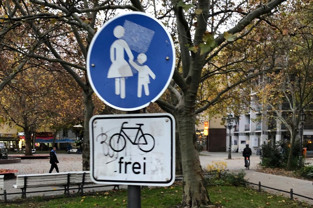 Trotz neuer Markierungsarbeiten: Radfahrer findet Bahnübergang und Radweg  bei Echthausen weiter gefährlich