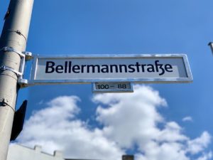 Straßenname auf Schild