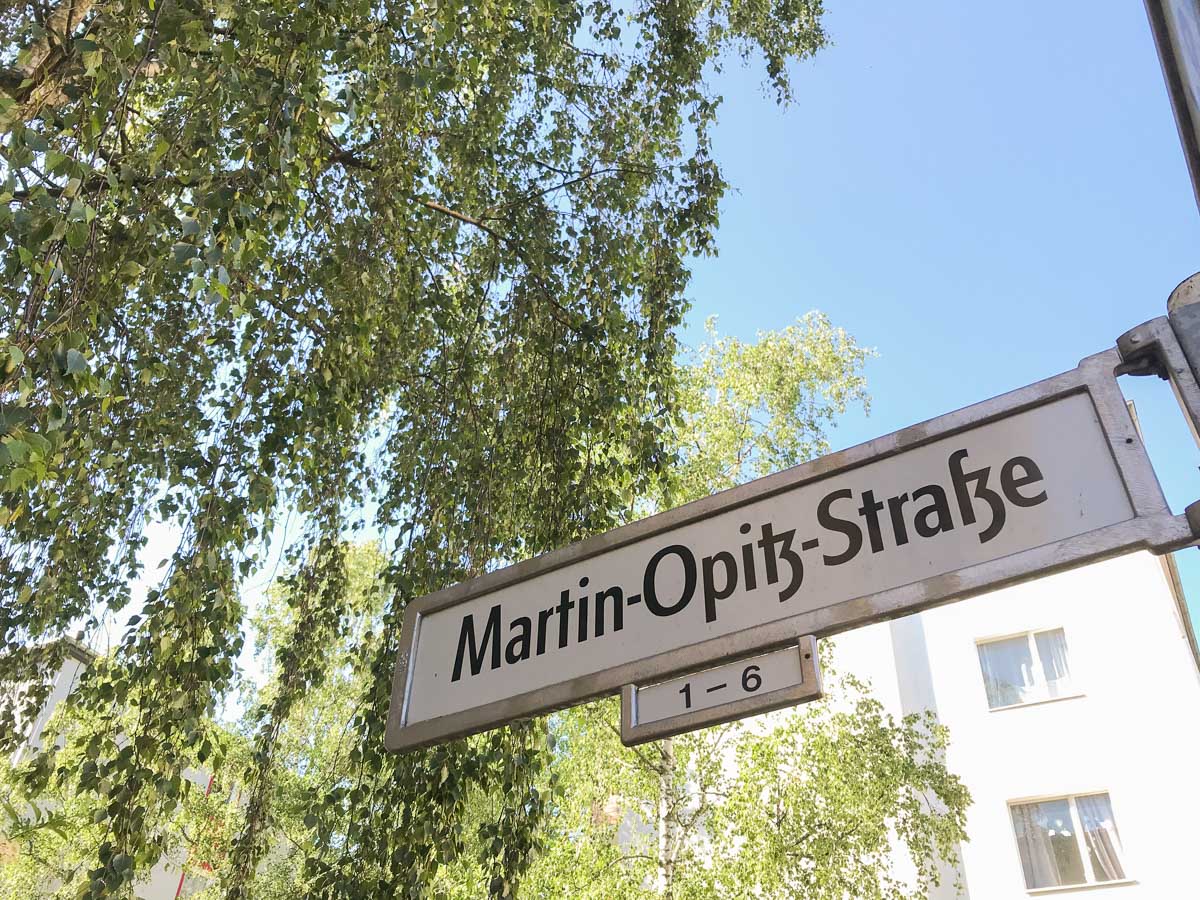 Straßenschild Martin-Opitz-Straße