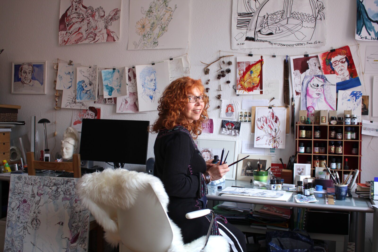 Künstlerin Susanne Haun im Atelier (c) Susanne Haun