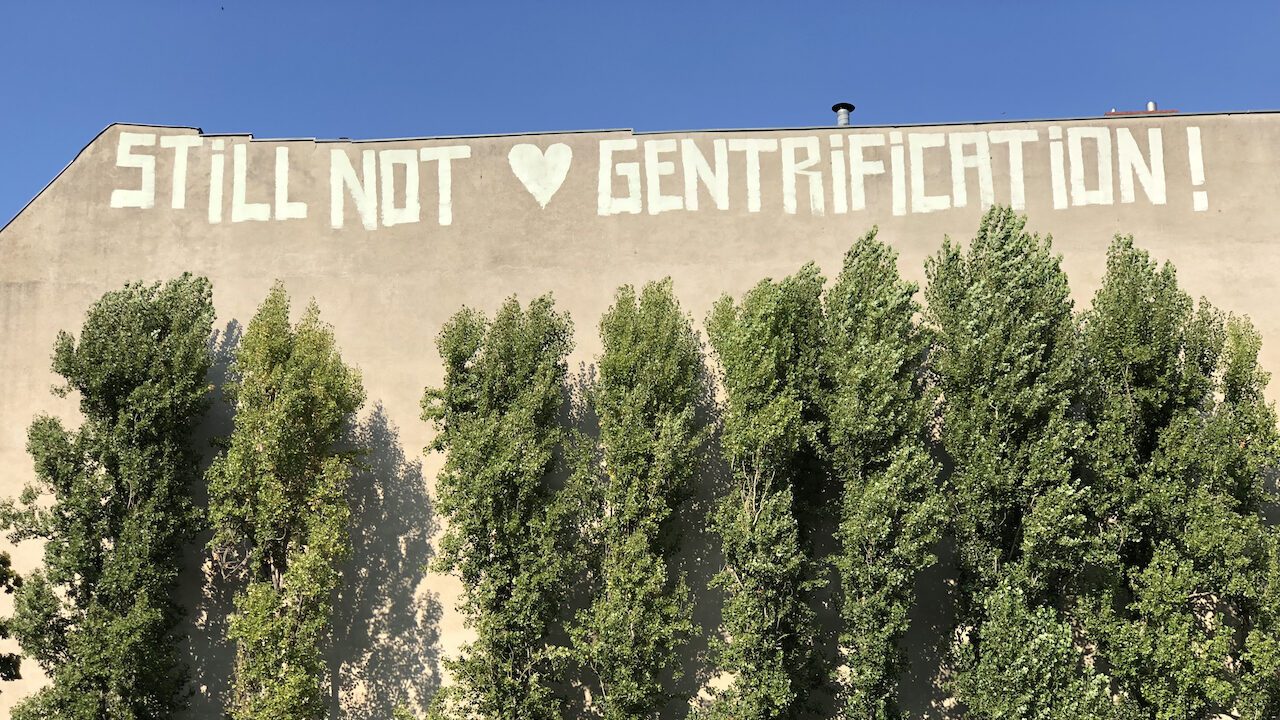 Still not loving Gentrification an einer Brandwand