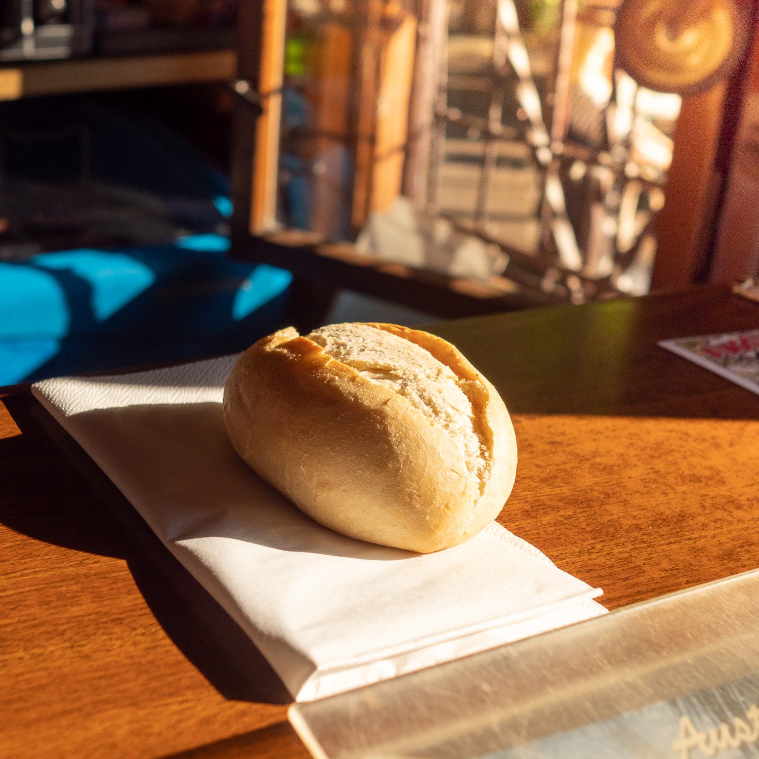 Brötchen auf Tresen der Fischerpinte