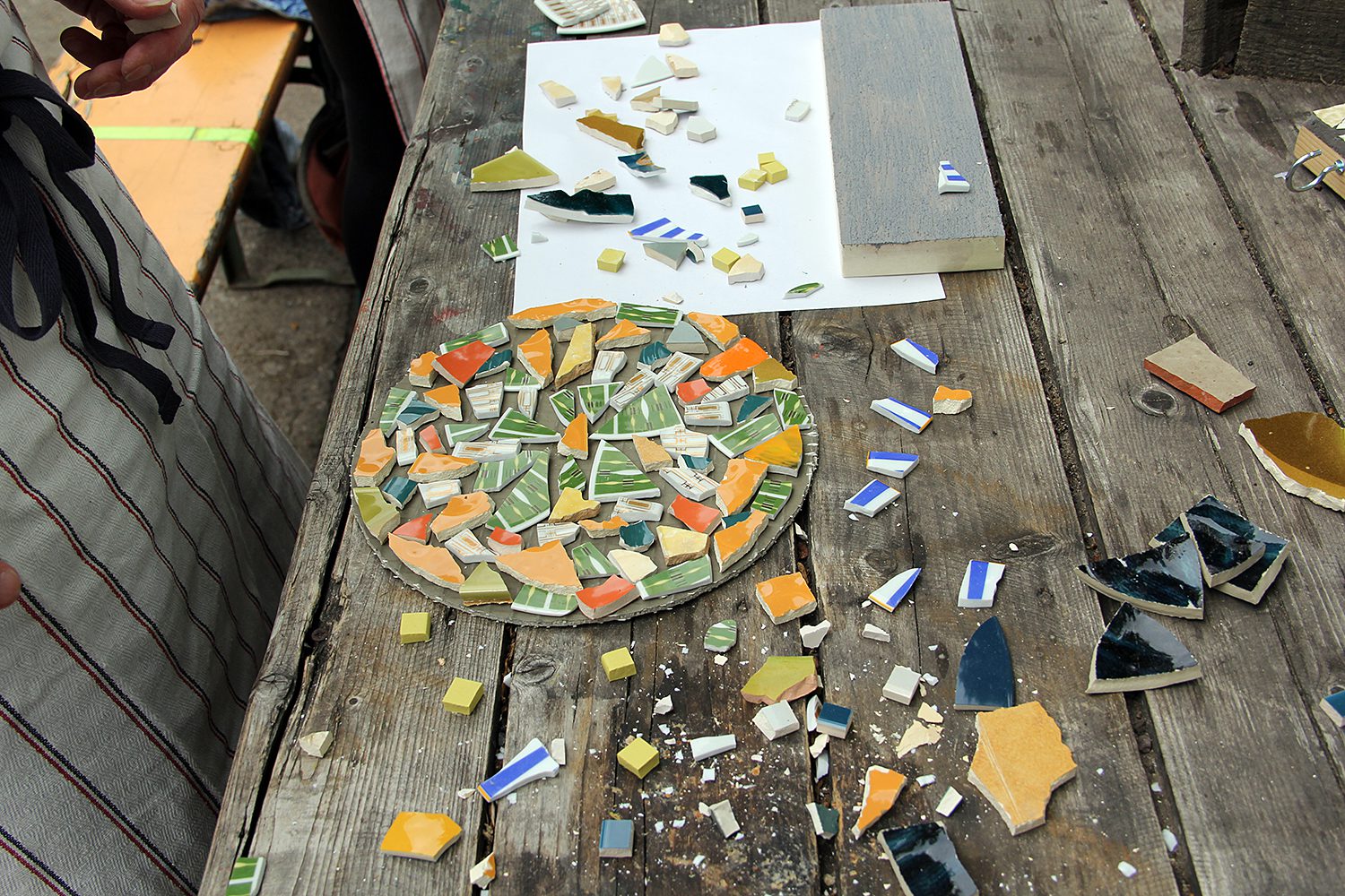 Dieses Mosaik soll rund werden. Foto: Hensel