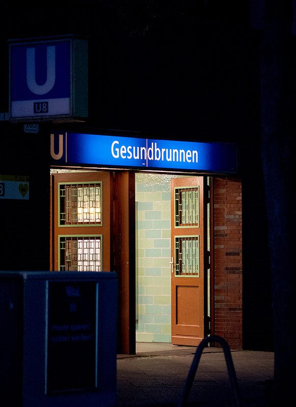 Ausgang U-Bahnhof bei Nacht