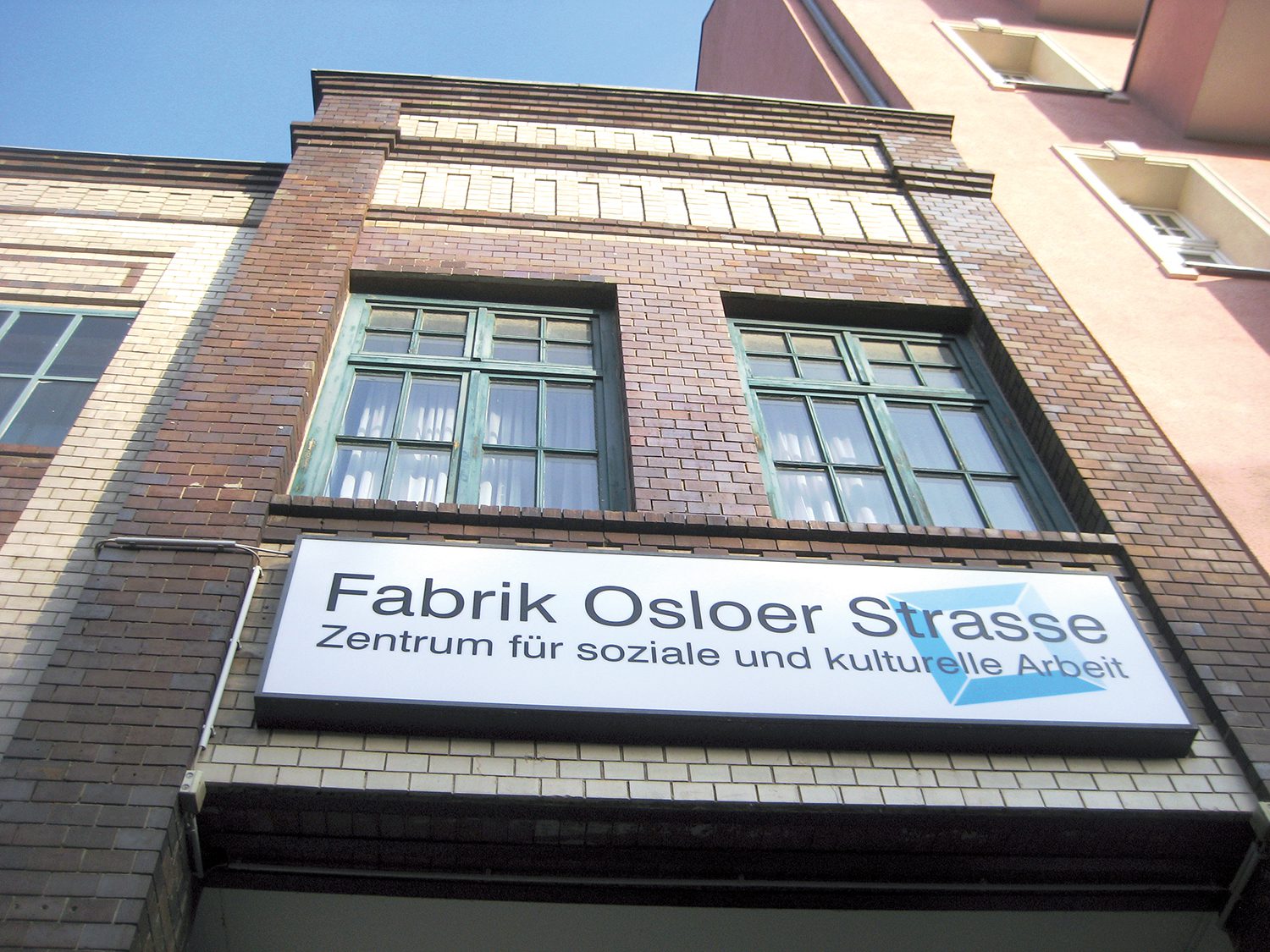 Eingang zur Fabrik Osloer Straße. Foto: Hensel