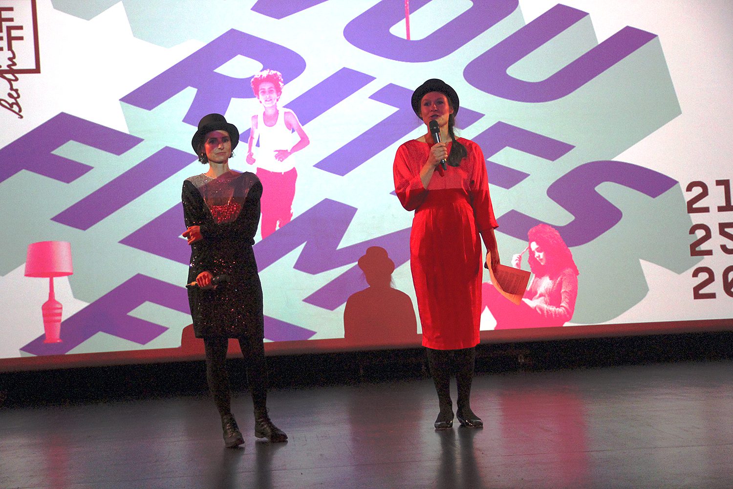 Paula Syniawa und Anna Jurzik bei der Eröffnung des Filmfestivals. Foto: Hensel