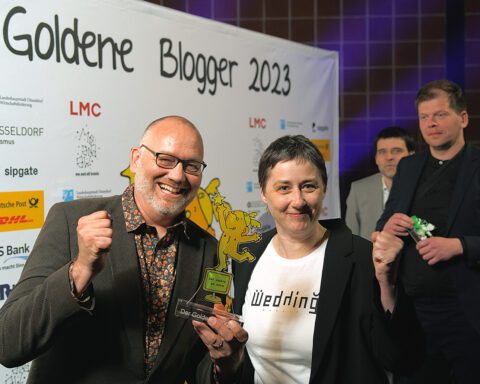 Joachim Faust und Dominique Hensel mit dem Preis. Foto: Mika Baumeister