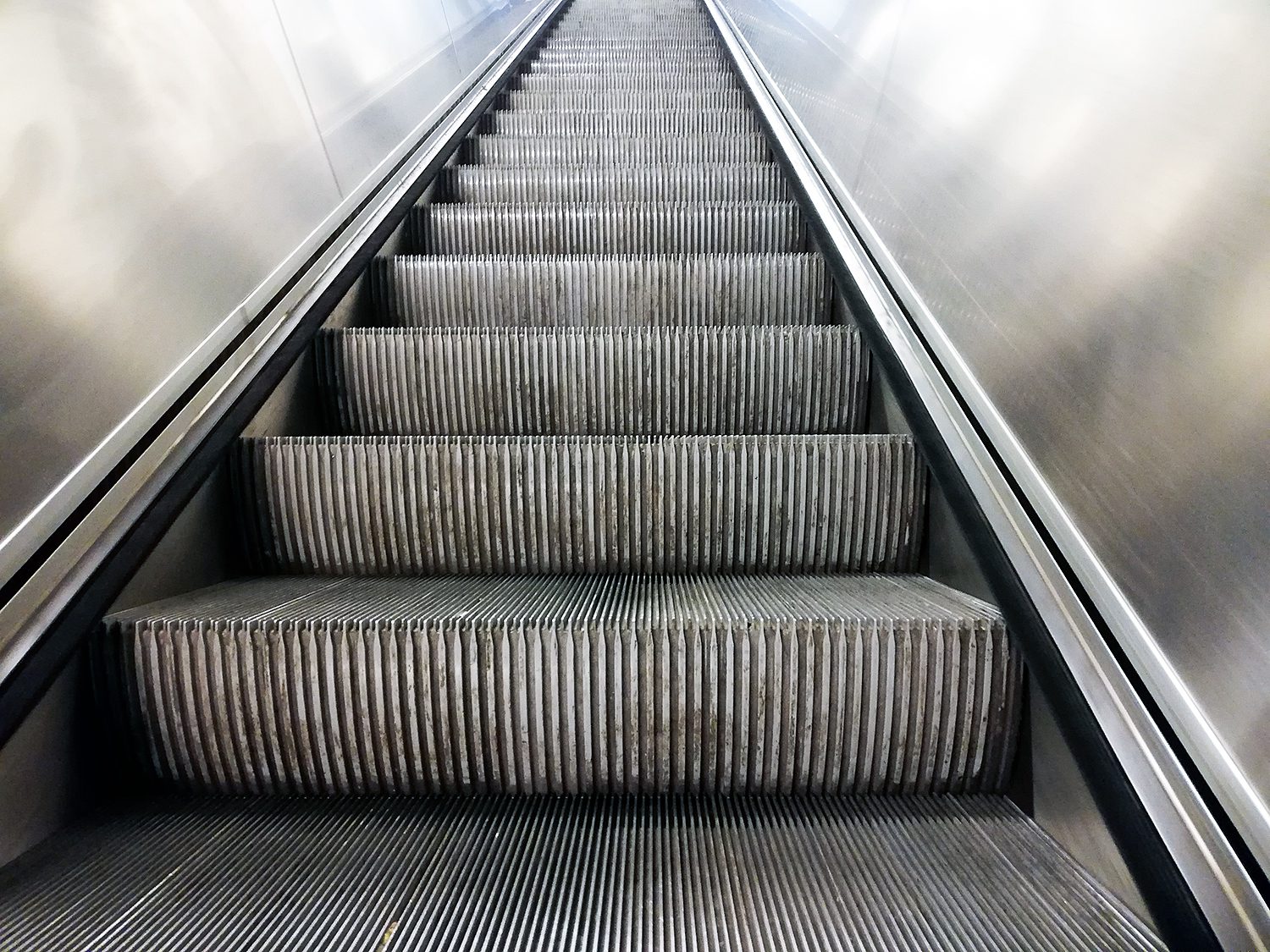 Rolltreppe im U-Bahnhof Gesundbrunnen. Foto. Hensel