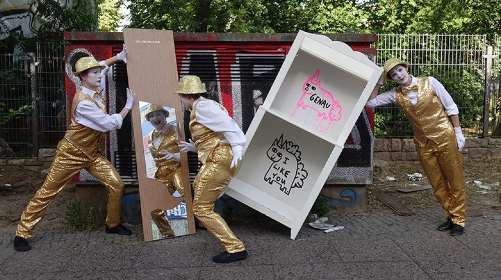 Eine Müllsammelaktion mit den Goldenen Miminnen. Foto: Christian Matthis