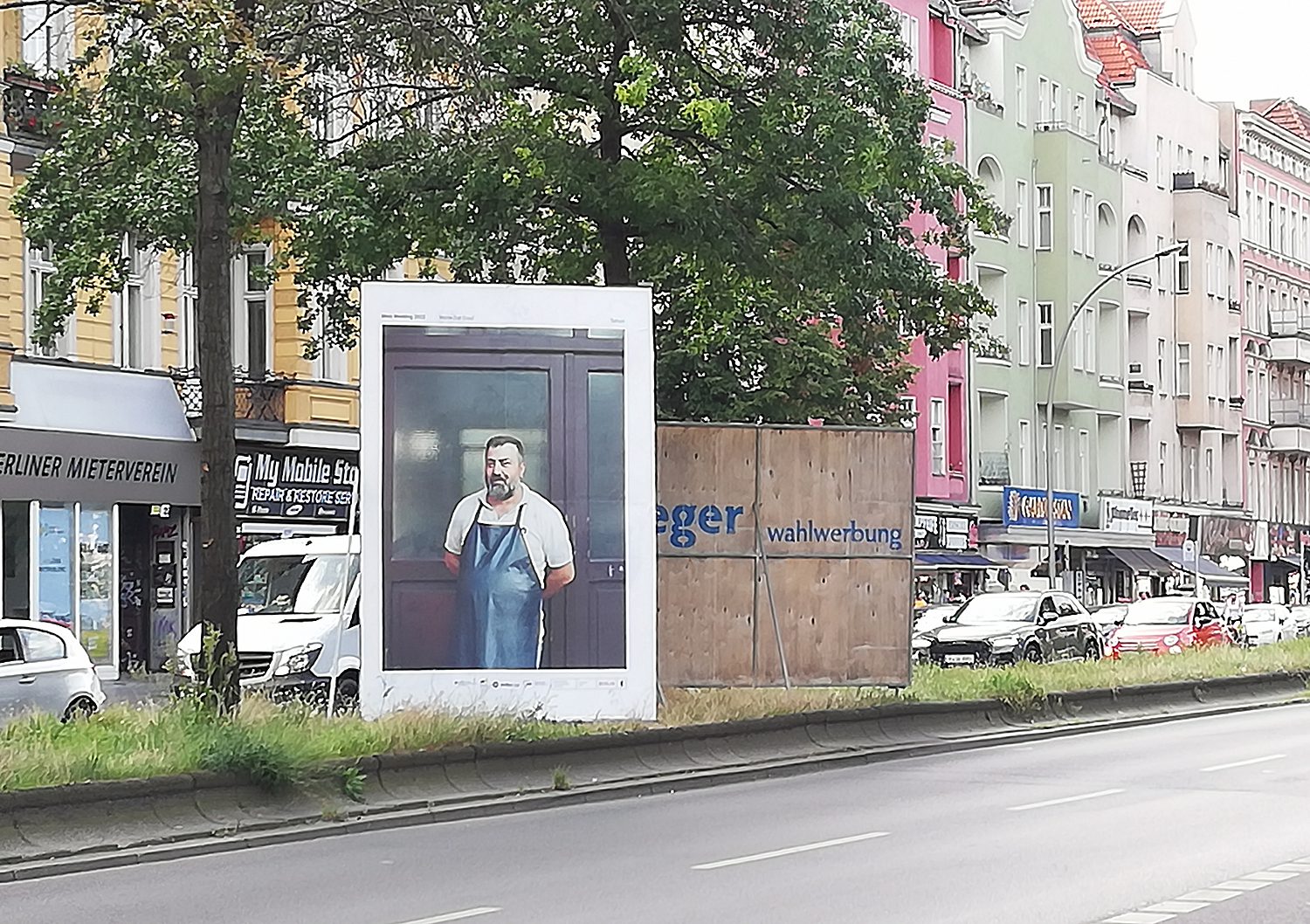 Plakat der aktuellen Freiluftausstellung in der Müllerstraße. Foto: Hensel