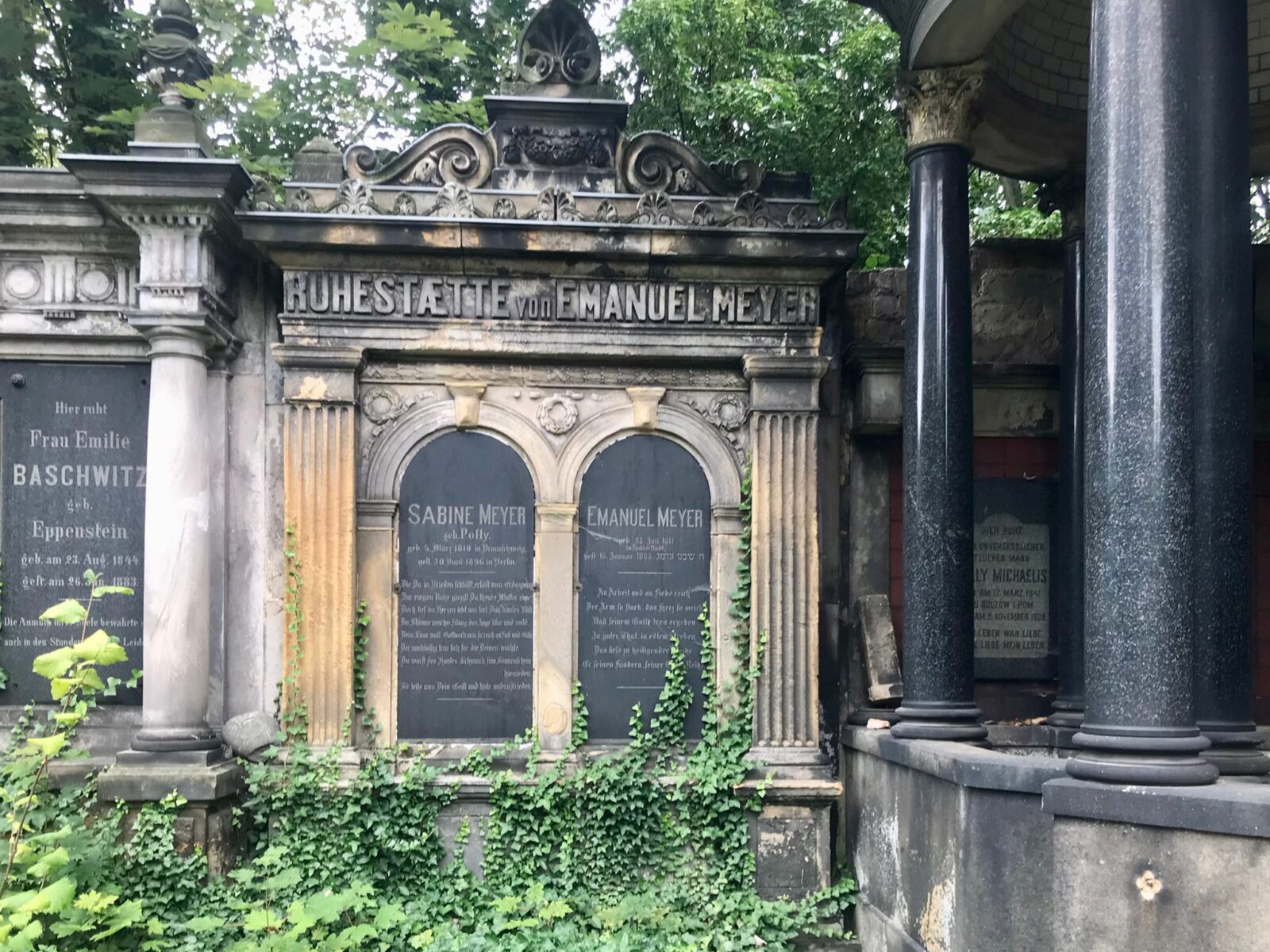 Berlin, Jüdischer Friedhof Weißensee, Grab Emanuel und Sabine Meyer, Aufnahme August 2023.