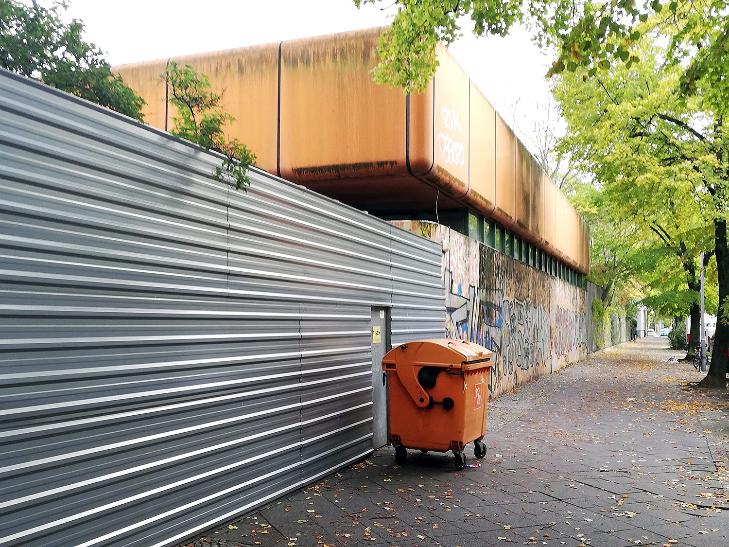 Der Zaun ist zur Putbusser Straße (und zur Swinemünder Straße) noch unangetastet. Foto: Hensel