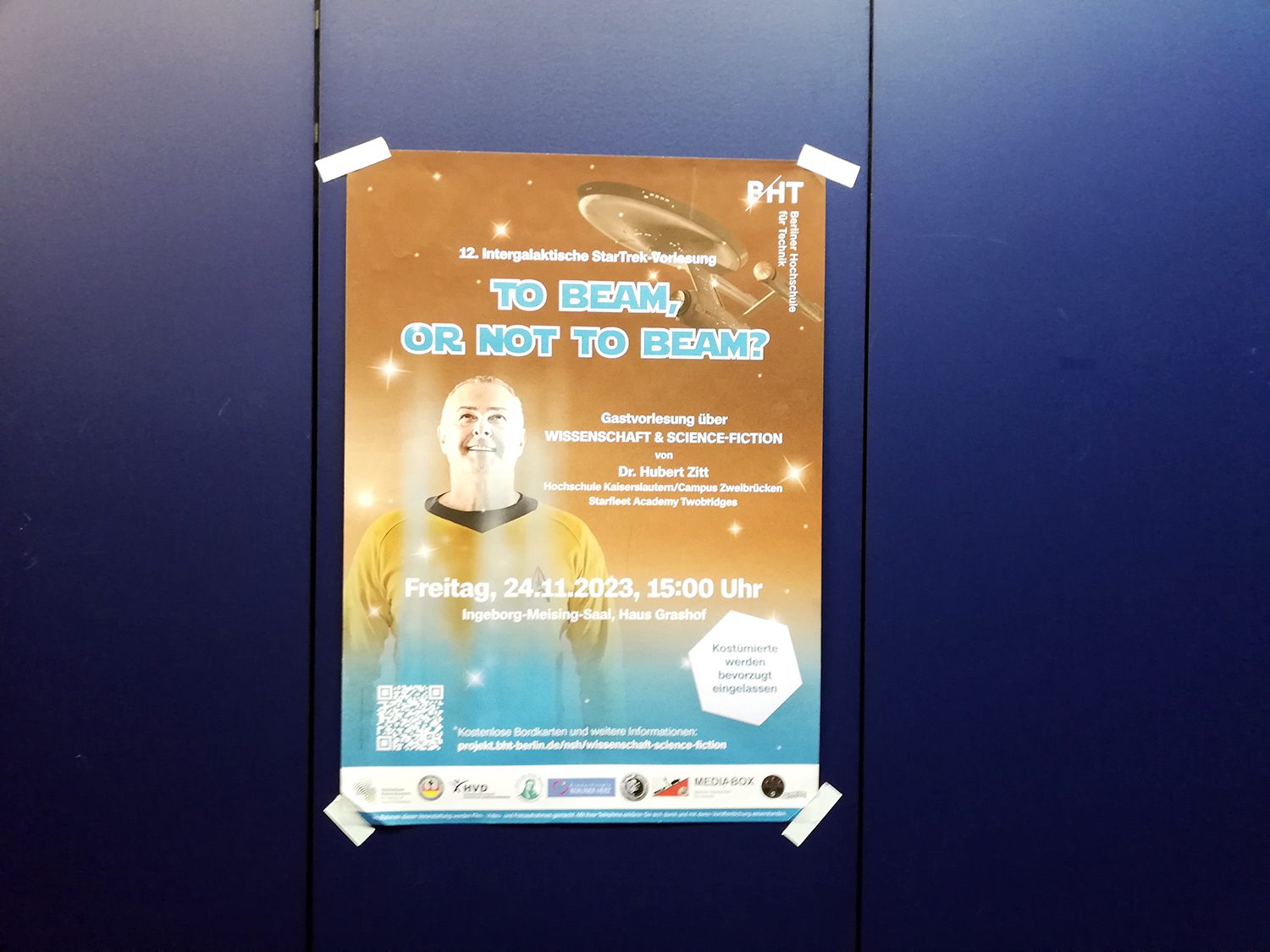 Plakat für die Intergalaktische Vorlesung in der Berliner Hochschule für Technik. Foto: Hensel