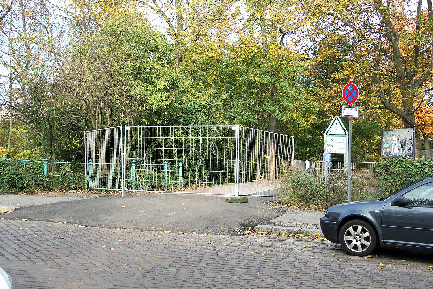 Wo der Pankeweg die Schönstedtstraße kreuzt, sollen bald Gehwegvorstreckungen das Überqueren der Straße erleichtern. Foto: Hensel