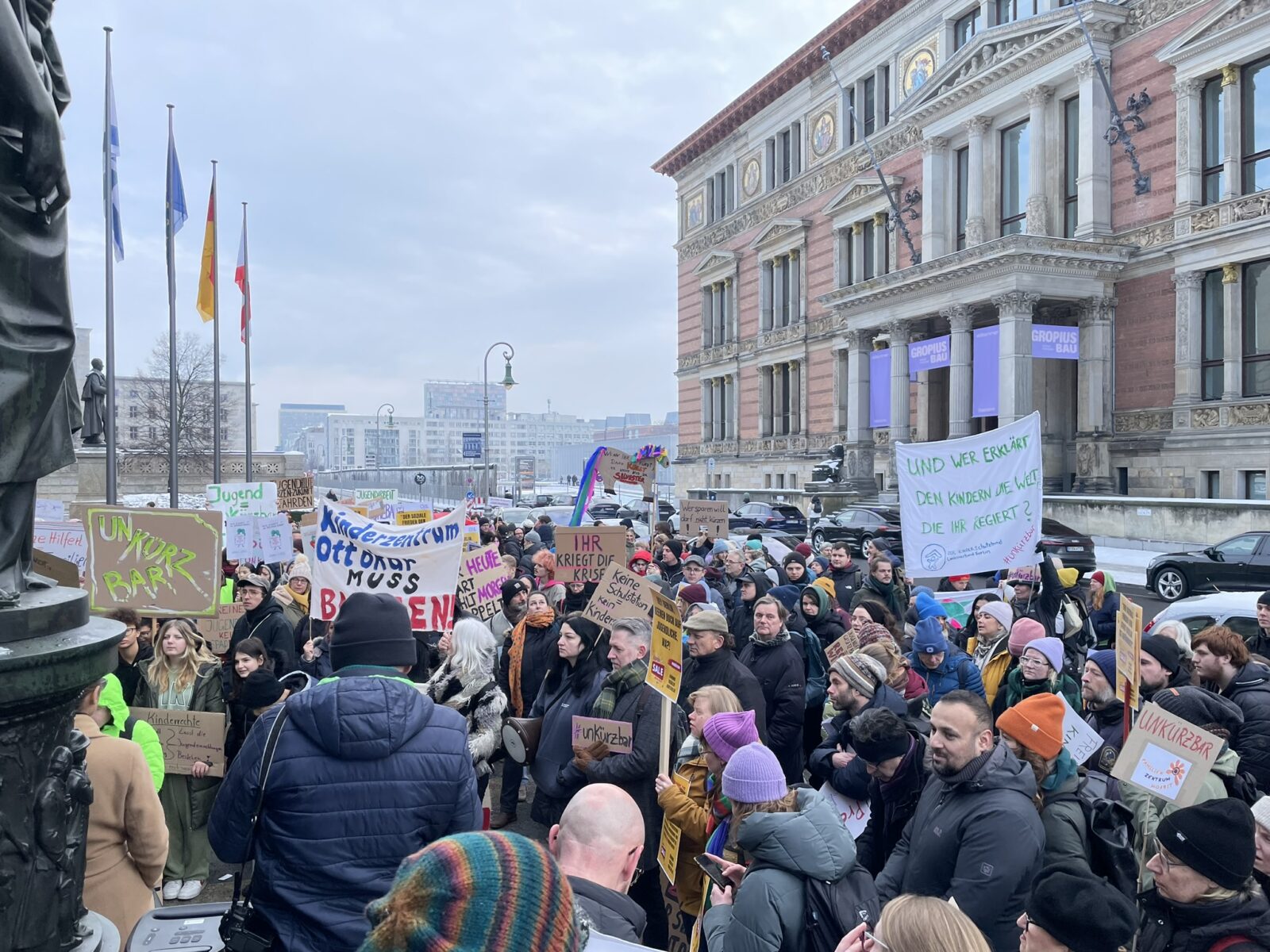 Demonstration gegen die geplanten Kürzungen. Foto: Paritätischer Berlin