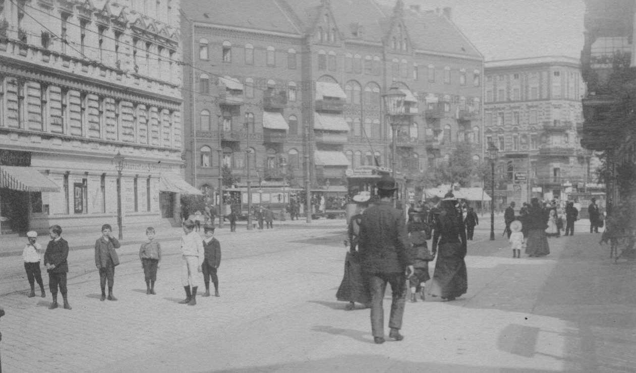 Blick aus der Exerzierstraße auf das Haus Badstraße 40, Aufnahme um 1900, Quelle: Sammlung Ralf Schmiedecke.