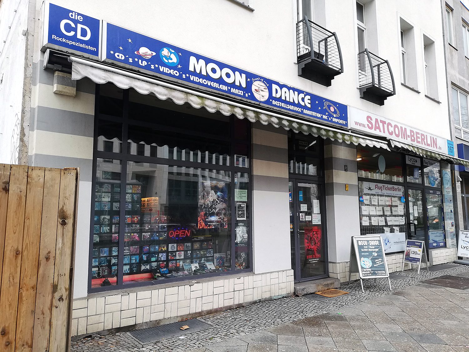 Bei Moondance in der Müllerstraße gibt es Musik - auf CDs, Vinyl und DVD. Foto: Hensel