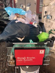 Illegal abgestellter Müll im Wedding. Foto:. Rolf Fischer