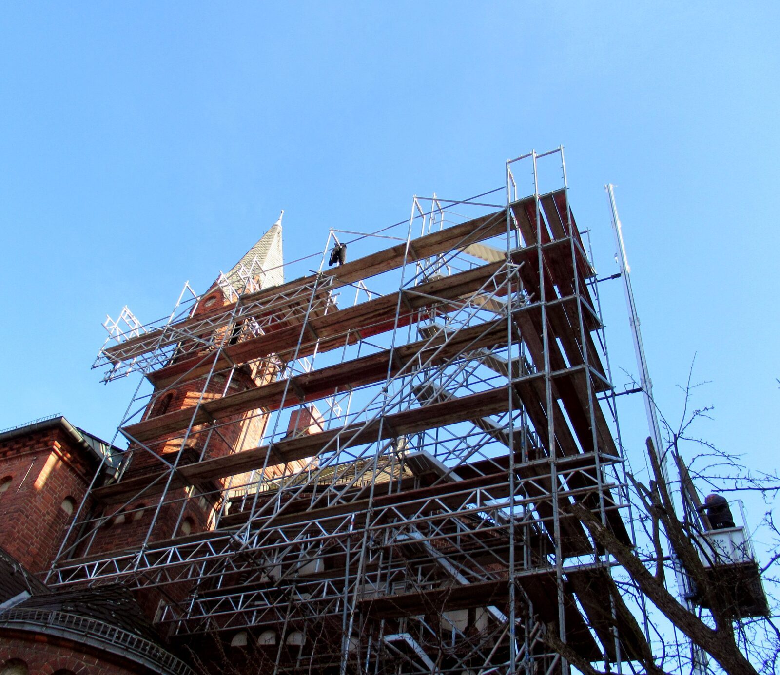 Dachreparatur an der Kapernaumkirche - März 2026